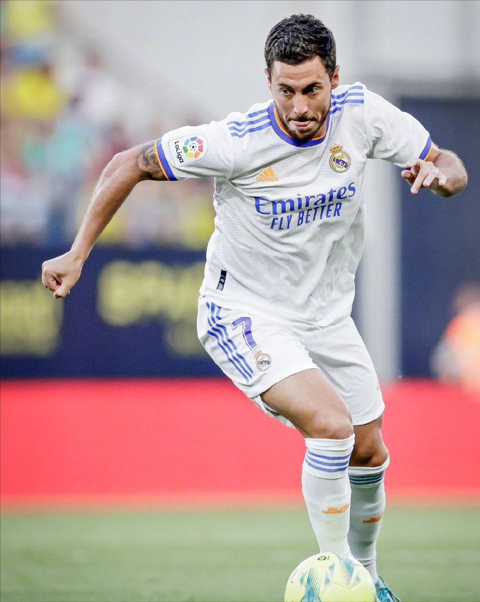 阿扎尔伤愈复出,切尔西球迷欢欣雀跃 阿扎尔伤愈复出,切尔西球迷欢欣雀跃