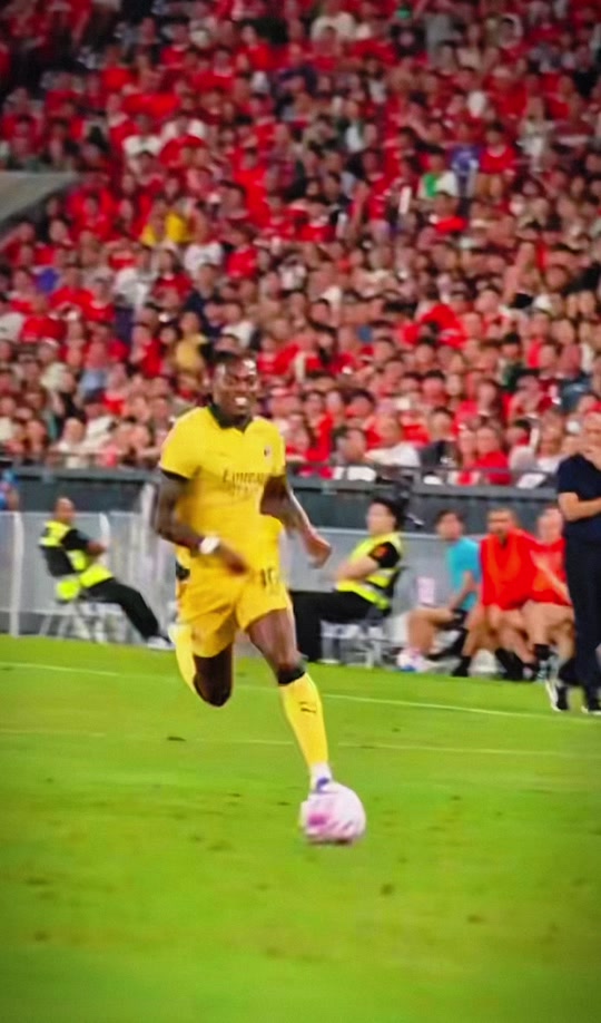 AC米兰惨败那不勒斯,遗憾失利 AC米兰惨败那不勒斯,遗憾失利