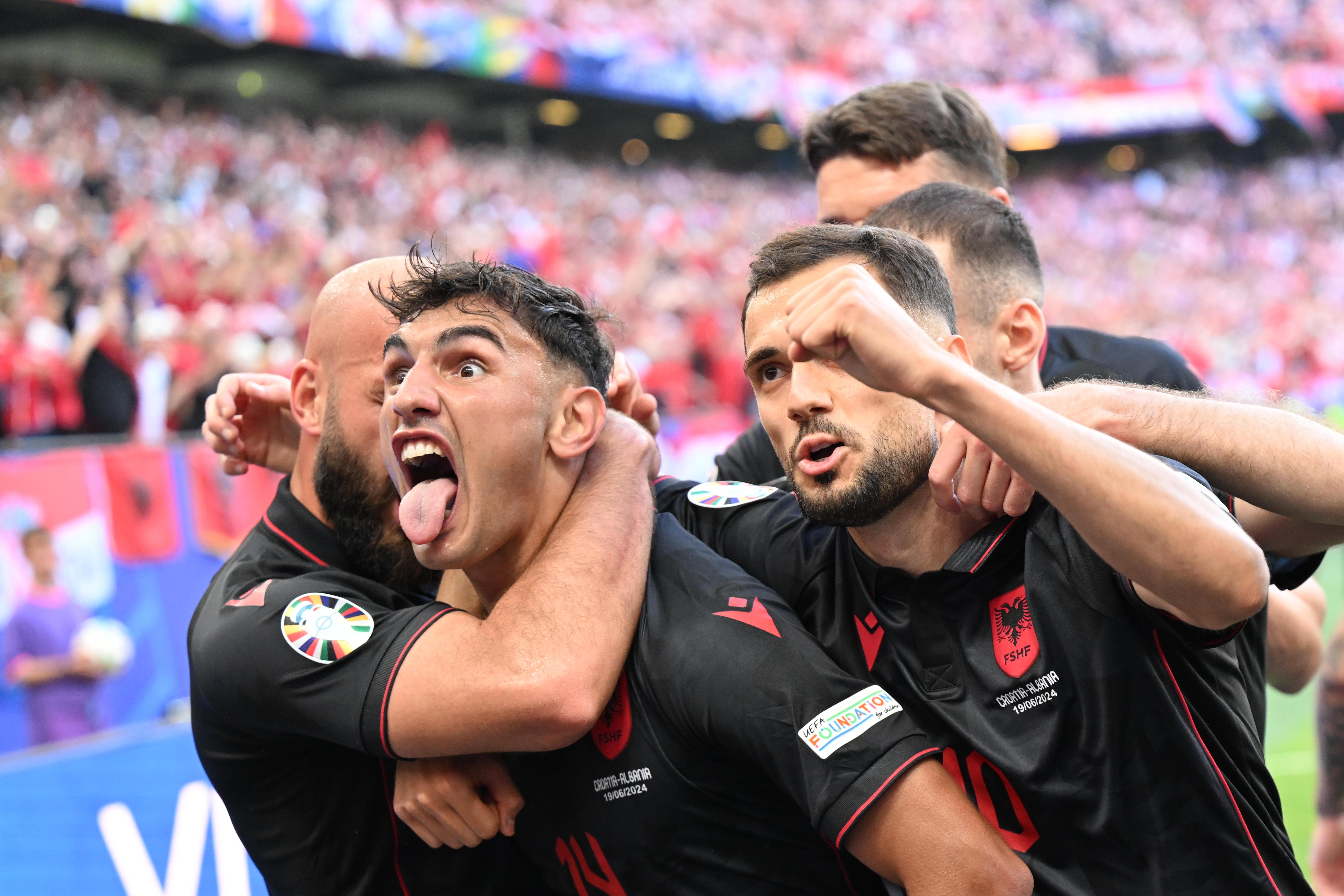 阿尔及利亚足球队尽显实力 阿尔及利亚足球队尽显实力