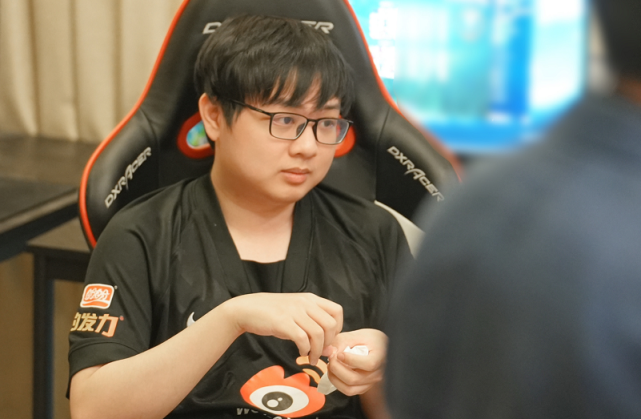 WBG险胜LGD,Hanssama线上压制力十足顶尖较量入围赛,成为赛场最大亮点 WBG险胜LGD,Hanssama线上压制力十足顶尖较量入围赛,成为赛场最大亮点