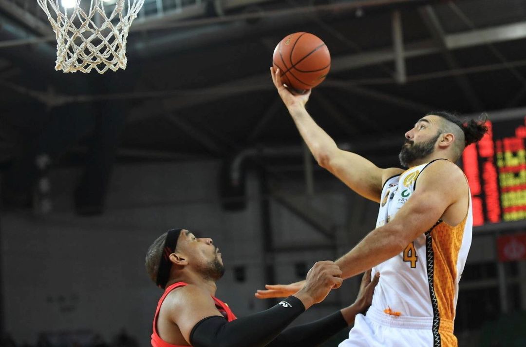 球员被爆抽烟喝酒,严重影响形象遭俱乐部调查 球员被爆抽烟喝酒,严重影响形象遭俱乐部调查