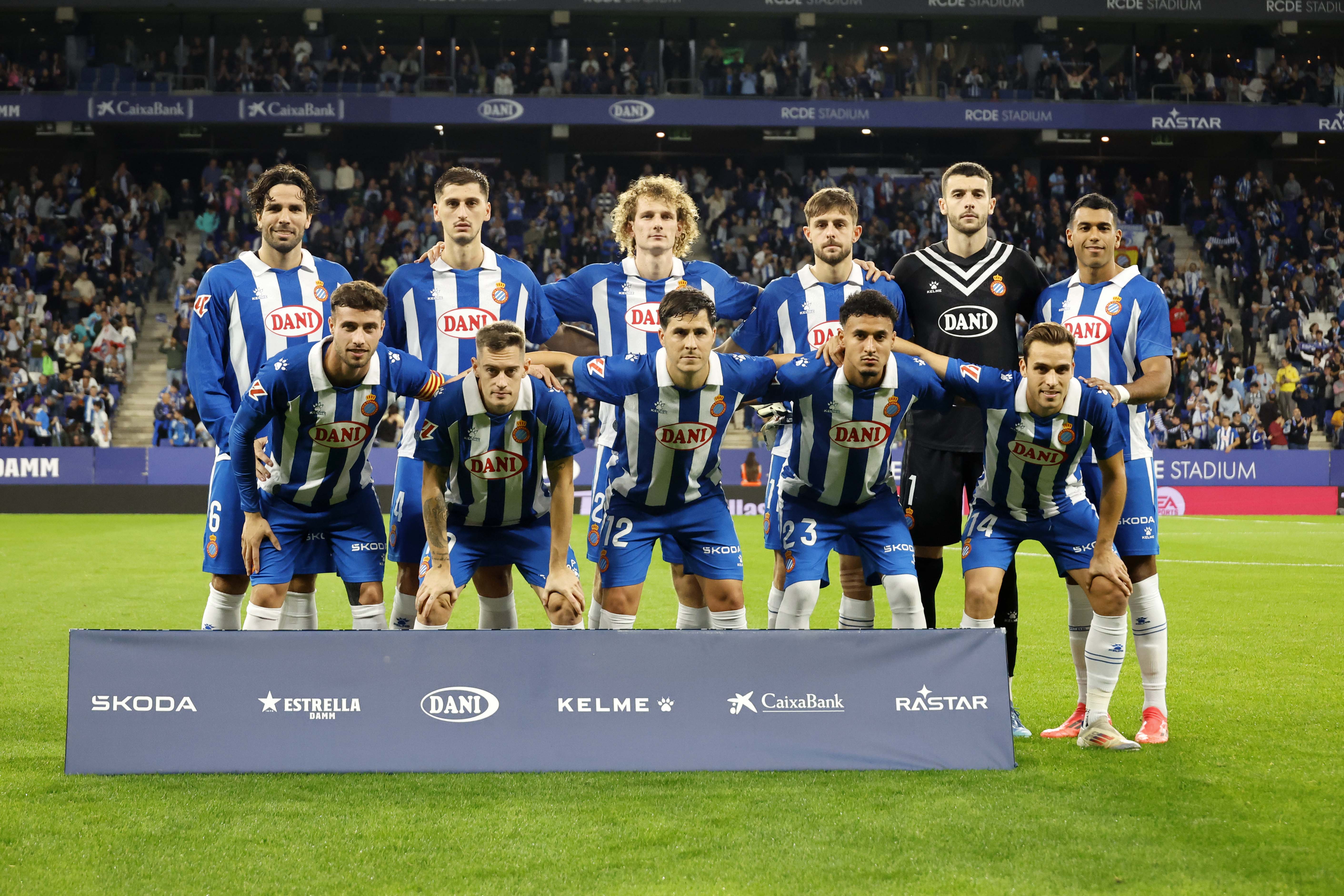 西班牙队完胜匈牙利,强势领跑小组 西班牙队完胜匈牙利,强势领跑小组