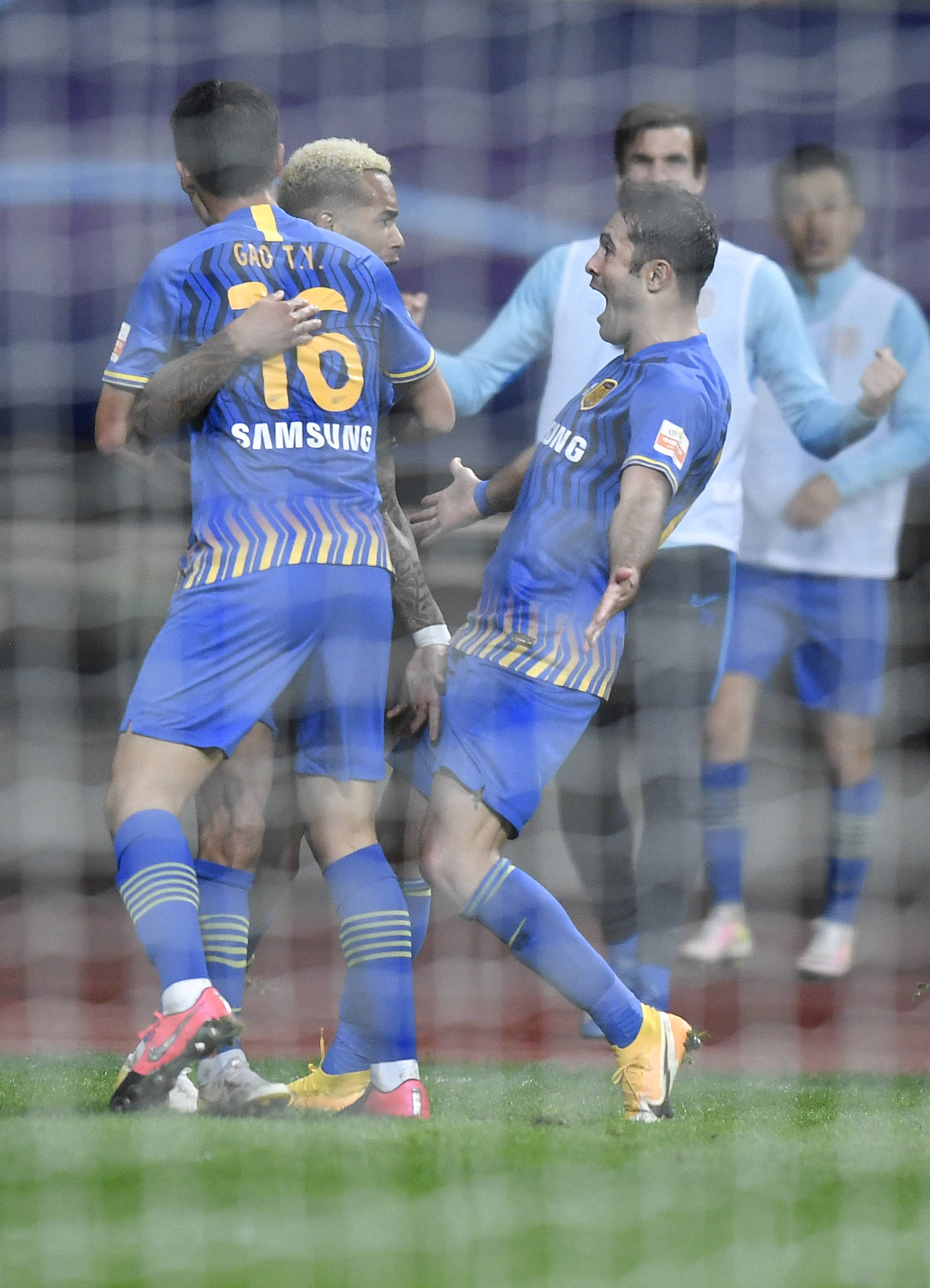 关于江苏苏宁主场战胜大连一方,积分超越上港的信息 关于江苏苏宁主场战胜大连一方,积分超越上港的信息