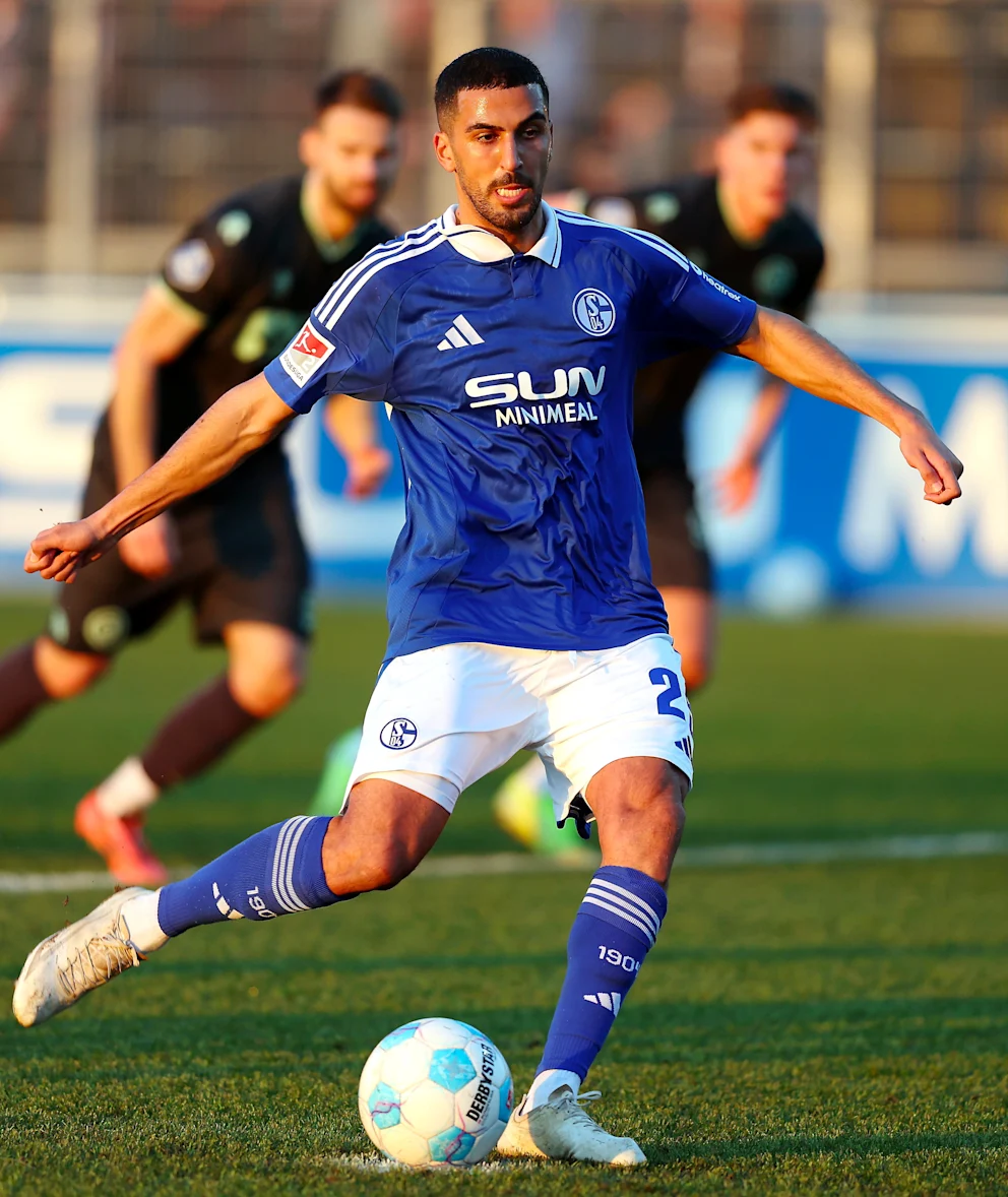 沙尔克迎来新主帅,赢球为先 沙尔克迎来新主帅,赢球为先