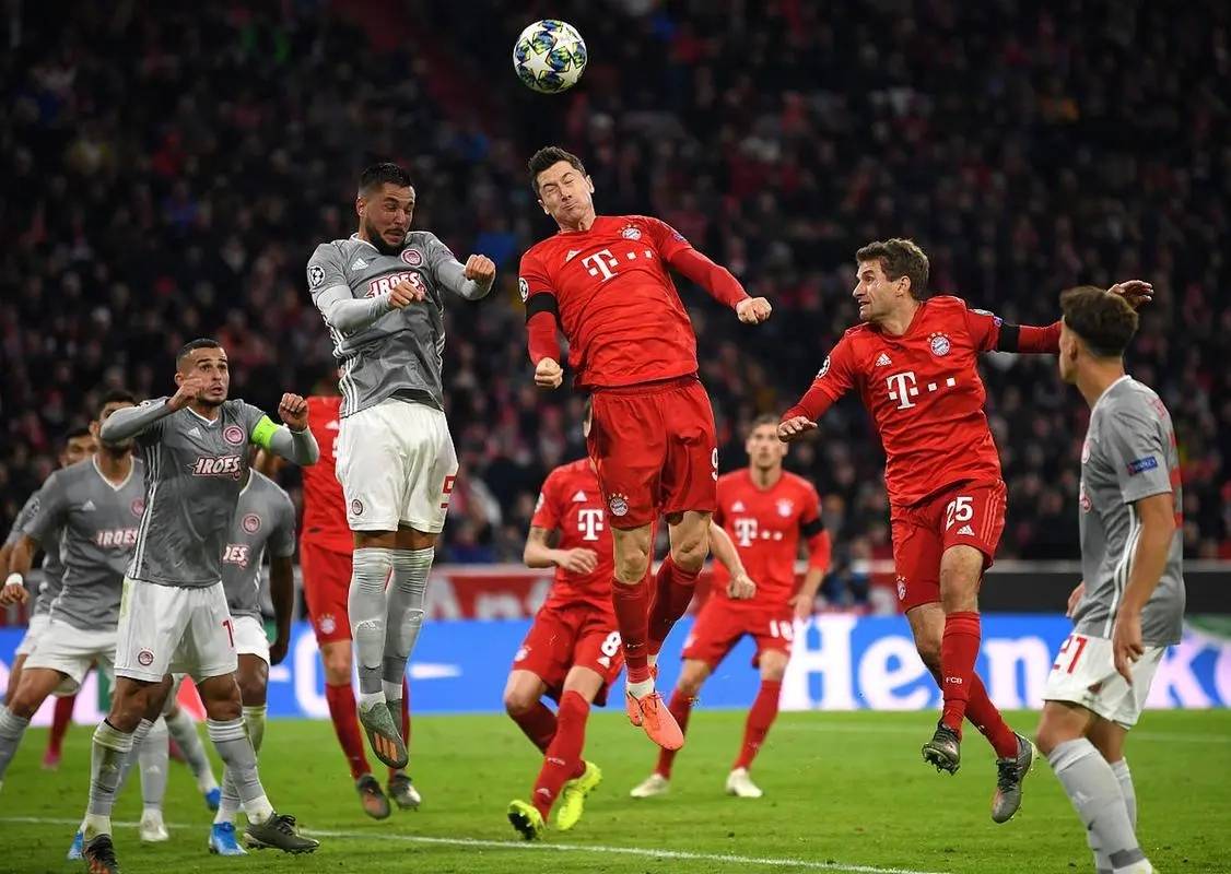 巴萨完胜那不勒斯,穆勒绝境逆转 巴萨完胜那不勒斯,穆勒绝境逆转